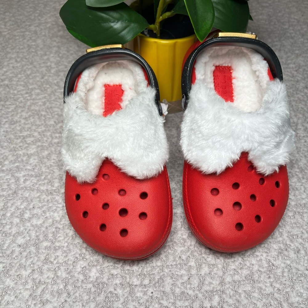 NWT Crocs Kids C8 Classic Lined Holiday Santa Clog Red & White Buckle Back Strap